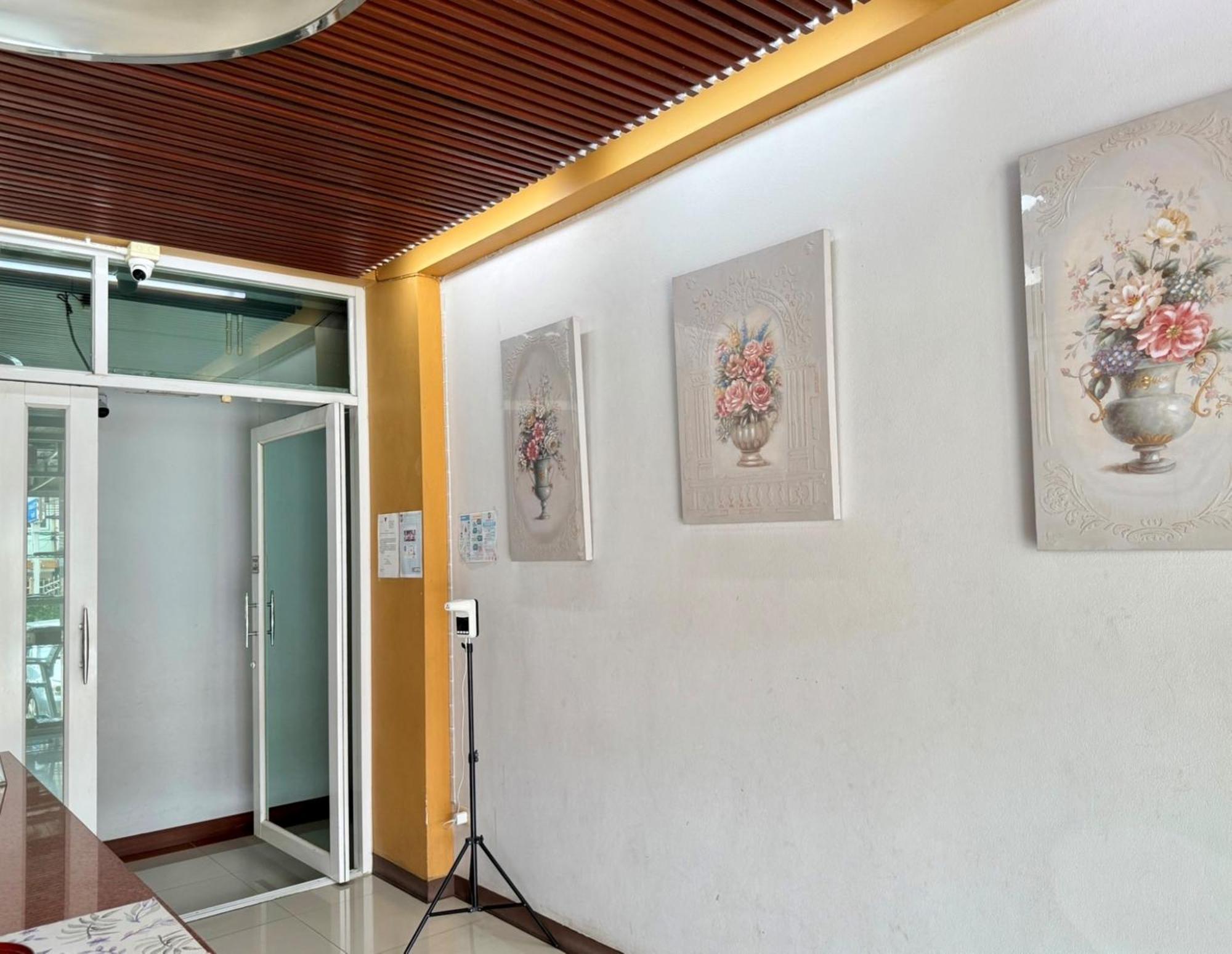 Nicha Residence Hotel Bangkok Exterior foto