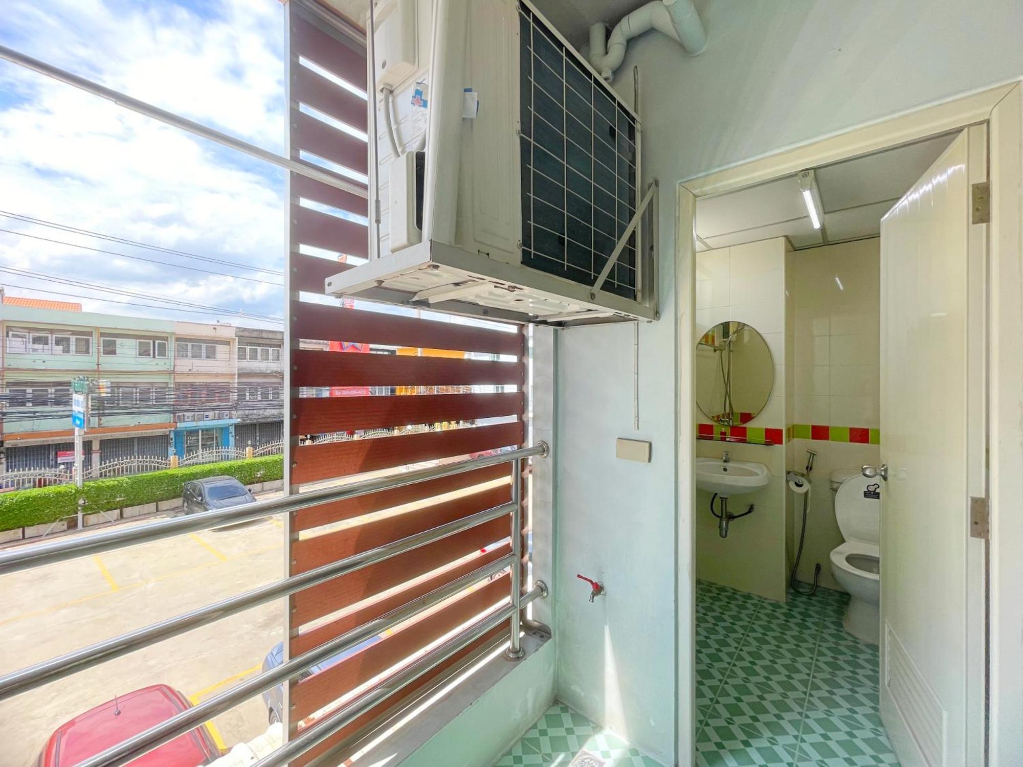 Nicha Residence Hotel Bangkok Exterior foto